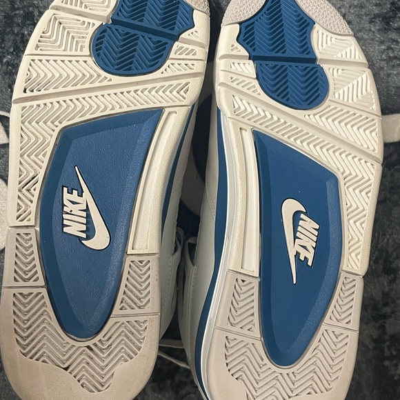 Jordan 4 - Picture 13 of 15